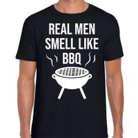Real men smell like bbq / barbecue cadeau t-shirt zwart voor heren - thumbnail