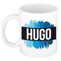 Hugo naam cadeau koffie mok - beker - met blauw verfstrepen - Cadeau collega - vaderdag
