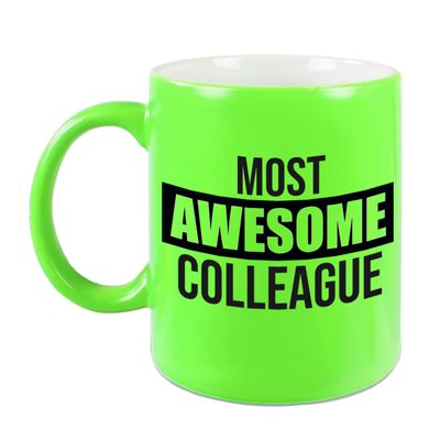 1x stuks collega cadeau mok / beker neon groen most awesome colleague