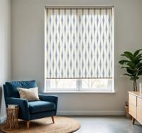 rabaul ikat blauw en beige rolgordijn woonkamer