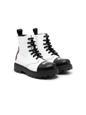 Moschino Kids bottines en cuir à logo imprimé - Blanc