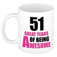 Verjaardag 51 jaar Koffiemok Cadeau - Great years of being awesome - wit/roze - voor dames
