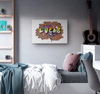 Graffiti naam op muur met wit canvas schilderij