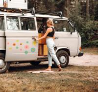 Camper sticker gekleurde bloemen - thumbnail