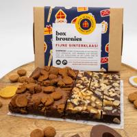 Brownie Sinterklaas box - 12 Brownies - Brievenbus Pakket - Box Brownies - Fair trade Belgische chocolade - 6x Pepernoten - 6x Gevulde speculaas