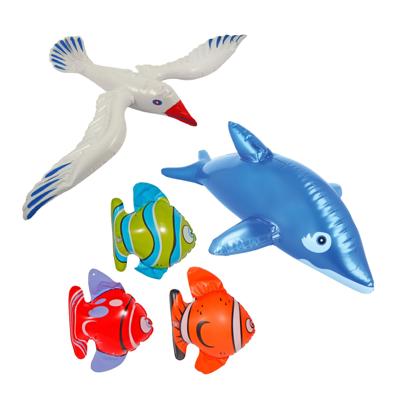 Opblaasbare dieren set - 3x stuks Opblaasbare vissen - 1x een dolfijn 53 cm - 1x meeuw van 76 cm Opblaasbare dieren set - 3x stuks Opblaasbare vissen - 1x een dolfijn 53 cm - 1x meeuw van 76 cm