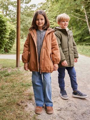 Meisjesparka met capuchon gevoerd met imitatiebont kameel Meisjesparka met capuchon gevoerd met imitatiebont kameel