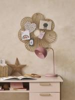 Collage van bloemen van papierkoord beige