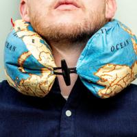 Wereldkaart opblaasbaar nekkussen