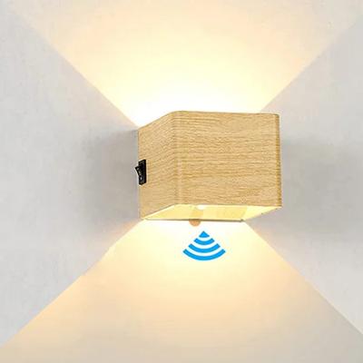 Qube Oplaadbaar Wandlamp licht Hout LED 5Watt ESSEN + PIR bewegingssensor