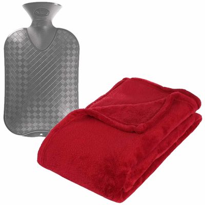 Fleece deken/plaid Rood 130 x 180 cm en een warmwater kruik 2 liter