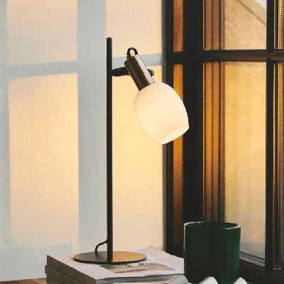Zwarte tafellamp messing en opaalglas E14 fitting & schakelaar Nordlux Arild