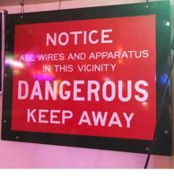 Notice All Wires And Apparatus Emaille Bord - Origineel