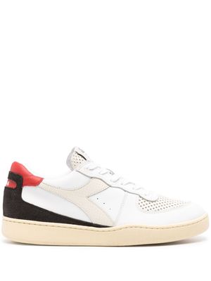 Diadora baskets à empiècements - Blanc