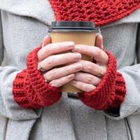 Yarn and Colors Chunky Cheerful Mittens Haakpakket 1 Burgundy