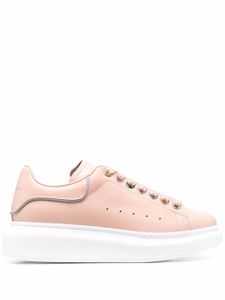 Alexander McQueen baskets en cuir à lacets - Rose