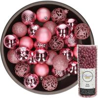 Kerstballen 37x stuks 6 cm incl. kralenslinger 10 m roze kunststof - Kerstbal - thumbnail