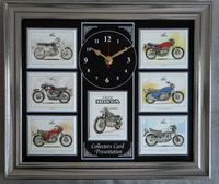Zwarte Wandklok met een collage van Klassieke Honda  Motorfietsen - thumbnail