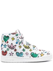 adidas baskets montantes à imprimé graphique - Blanc