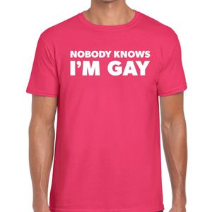 Nobody knows i am gay t-shirt roze voor heren