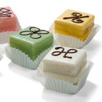 Petit fours Gegarneerd