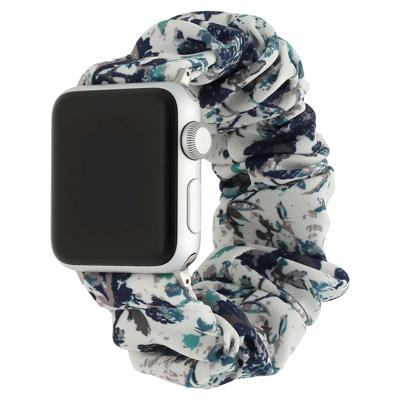 Apple Watch Nylon Scrunchie Band - Wit Met Bladeren - 44, 45, 46 & 49mm Apple Watch Nylon Scrunchie Band - Wit Met Bladeren - 44, 45, 46 & 49mm