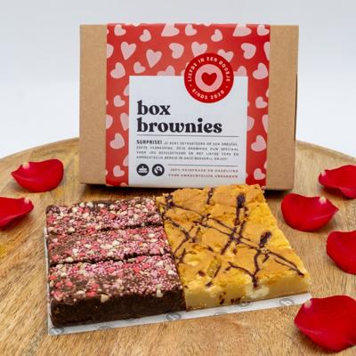 Brownie Valentijnsbox - 6 Brownies - Brievenbus Pakket - Box Brownies - Valentijnchocolade - Valentijn Cadeau - Liefde - 2 smaken - Blondie - Hartjes