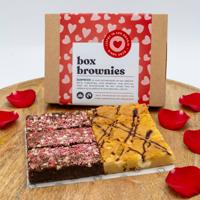 Brownie Valentijnsbox - 6 Brownies - Brievenbus Pakket - Box Brownies - Valentijnchocolade - Valentijn Cadeau - Liefde - 2 smaken - Blondie - Hartjes