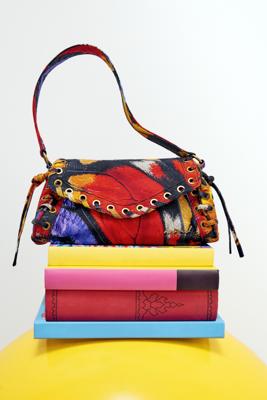 Middelgrote tas met print - MATERIAL FINISHES - U