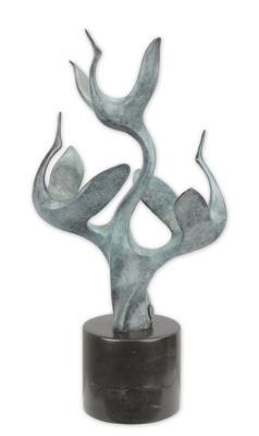 EEN MODERNISTISCHE BRONZEN SCULPTUUR VAN EEN GROEP KRAANVOGELS