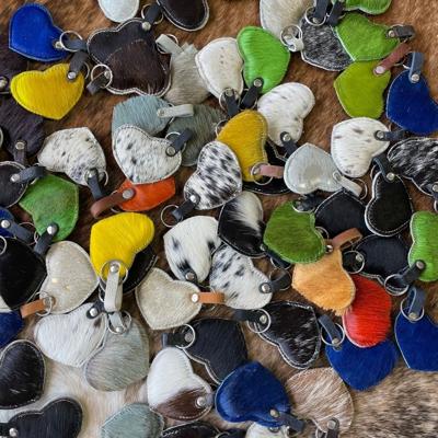 Sleutelhangers van Koeienhuid & Springbok 7.5x5.5cm