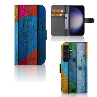 Samsung Galaxy S24 | Book Style Case | Wood Heart - Cadeau voor je Vriend Samsung Galaxy S24 | Book Style Case | Wood Heart - Cadeau voor je Vriend