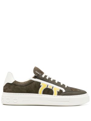 Ferragamo baskets à logo Gancini - Vert