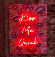 Muurschilderij (LED Neon) - &apos;Kiss Me Quick&apos; Small