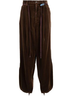 Maison MIHARA YASUHIRO pantalon en velours à coupe ample - Marron