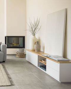Kave Home Kave Home Nachtkastje Abilen, Abilen eikenfineer tv-meubel met 2 deuren en 2 lades in witte lak, 200 x 44 cm fsc 100%