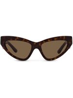 Dolce & Gabbana Eyewear lunettes de soleil DG Crossed à monture papillon - Marron