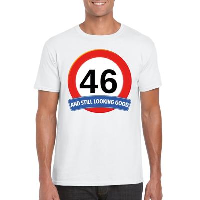 46 jaar and still looking good - t-shirt verkeersbord print - wit - heren - verjaardag