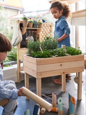 Vierkante houten moestuin beige