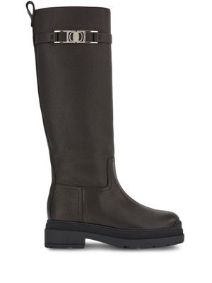 Ferragamo bottes à détail de chaine Vara - Noir