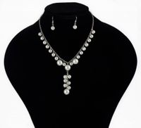 Stijlvolle parelketting met oorbellen Stijlvolle parelketting met oorbellen