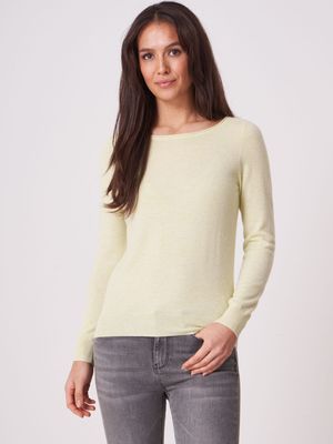 Basic fijngebreide boothals trui van biologisch cashmere
