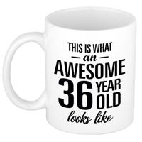 This is what an awesome 36 year old looks like - cadeau koffiemok - 300 ml - verjaardag 36 jaar