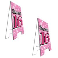 Decoratie bordjes Sweet 16 - Set van 2x stuks - verjaardag versiering feestartikelen - 58 cm hoog