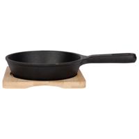 Gietijzeren Gratinschotel 12.5 cm + Bamboe Onderzetter Zwart Gietijzeren Gratinschotel 12.5 cm + Bamboe Onderzetter Zwart