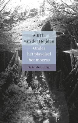 Onder het plaveisel het moeras (Hardback)