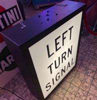 Left Turn Signal - Origineel Amerikaans Verlicht Verkeersbord - 80 x 65cm