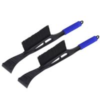 Set van 2x stuks kunststof ijskrabber/raamkrabber zwart/blauw met borstel 53 cm Set van 2x stuks kunststof ijskrabber/raamkrabber zwart/blauw met borstel 53 cm