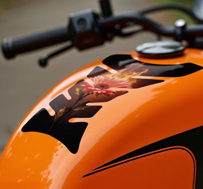 Vlammende bloem motor sticker