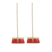 Set van 2x stuks buiten kinderbezems rood met steel